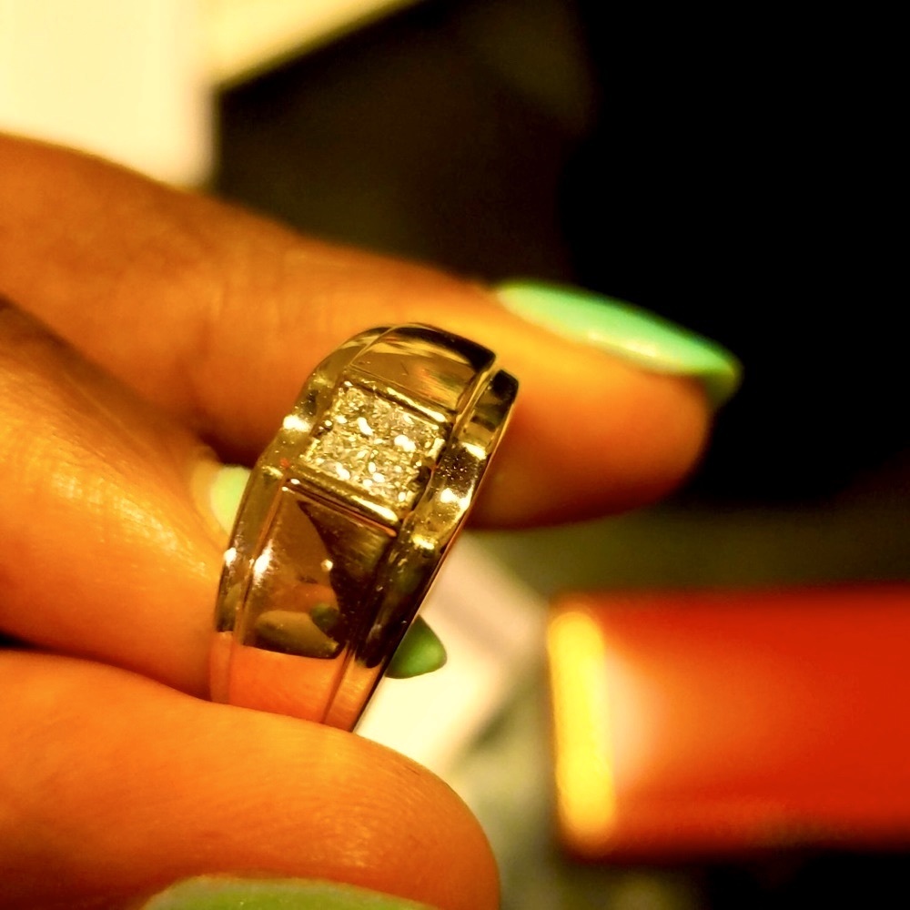 Men’s elegant 14k Diamond ring